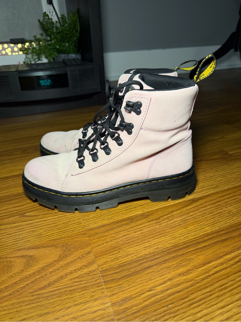 DOC Martens Women's Pink Suede Combs Boots Combat Grunge Hiker Barbie 8 - Picture 2 of 6